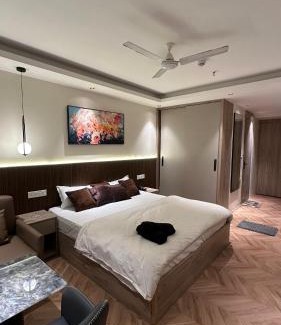 Jaypee Greens Apartment | Easy Stayz - Premium stays in Greater Noida