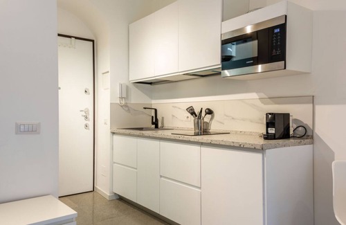 Guastalla Apartment | Easylife - Wonderful studio in P. romana (10 mins from Duomo)