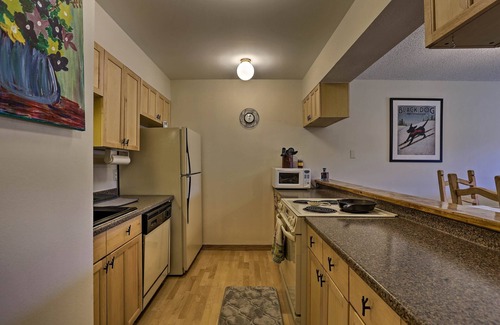 Fraser Condo | Eat, Sleep, Ski! Rustic Mtn Condo: WiFi,TV, HotTub