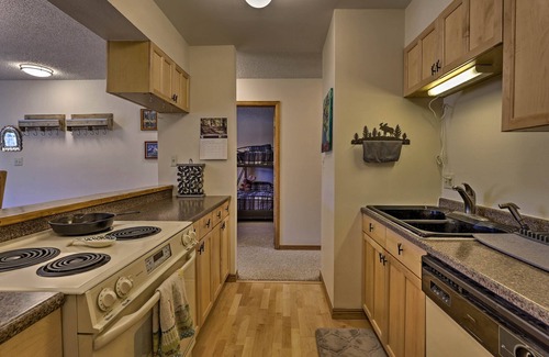 Fraser Condo | Eat, Sleep, Ski! Rustic Mtn Condo: WiFi,TV, HotTub