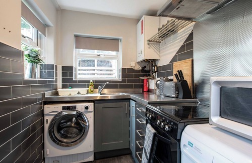 Sheffield House | Eat, Stroll, Stay in a Spacious 4-Bed Home in Sheffield