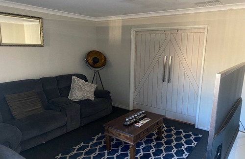 Eaton House | Eatons Roomy 2 bed With Cinema Room