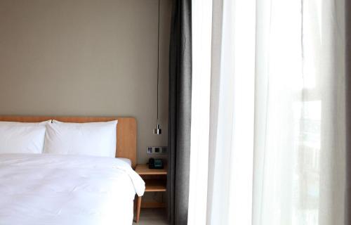 Hangzhou Hotel | EBO Hotel Hangzhou Wulin - 5 mins drive to the West Lake