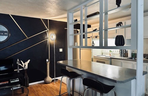 Corvallis Apartment | Ebony Escape- gym, sauna, hot tub, seasonal pool