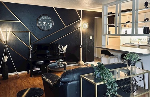 Corvallis Apartment | Ebony Escape- gym, sauna, hot tub, seasonal pool
