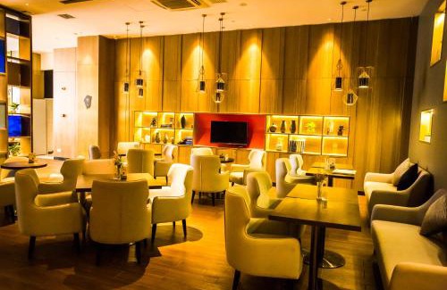 Dongbao District Hotel | Echarm Hotel - Jingmen Yintai City Jingchu Institute of Technology