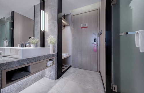 Haizhu Hotel | Echarm International Hotel Pazhou Convention and Exhibition Center Nanzhou Subway Metro Branch - Free Shuttle Bus to Canton Fair Complex During Canton Fair Period