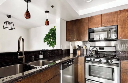 Downtown Los Angeles House | Echo Park Hilltop Hideaway with DTLA Views Near Dodgers Stadium