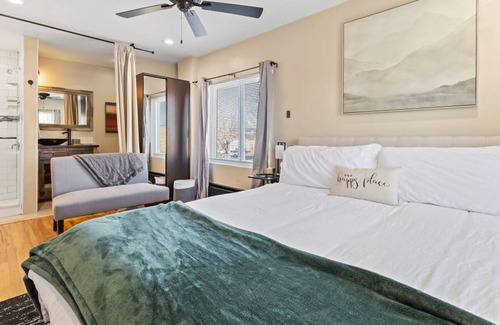Barths Apartment | Eclectic APT in Urban Wheat Ridge- Rooftop Deck!