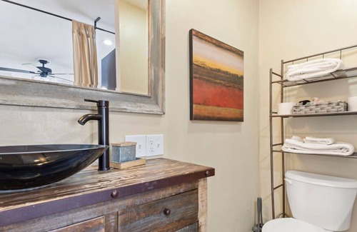 Barths Apartment | Eclectic APT in Urban Wheat Ridge- Rooftop Deck!