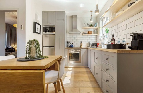 Fitzroy Apartment | Eclectic Fitzroy Living In Trendy Renovated Apt