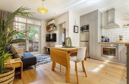 Fitzroy Apartment | Eclectic Fitzroy Living In Trendy Renovated Apt