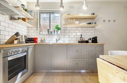 Fitzroy Apartment | Eclectic Fitzroy Living In Trendy Renovated Apt