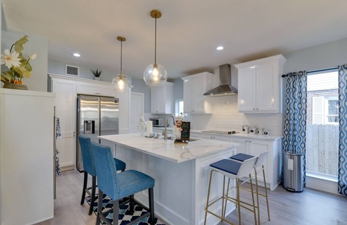 Riverside Terrace House | Eclectic Houston Home w/Pool Table, 5 Mi to Dtwn