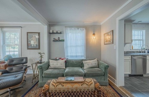 Athens House | Eclectic Inn Downtown - 2 miles to Sanford Stadium