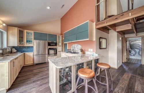 Salida House | Eclectic Salida- 2 Beds, 4 guest + 2 kids