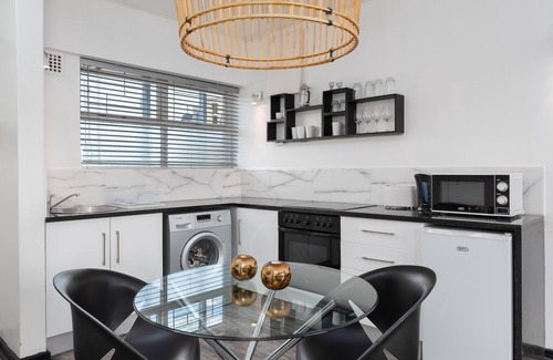 Green Point Apartment | Eclectic Studio - Walk to Green Point's Best Cafes