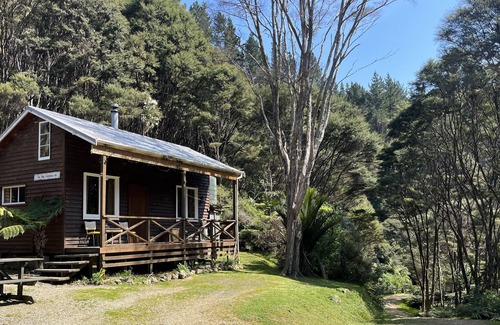 Colville Cabin | Eco Friendly Bush Cabin Retreat on a Tranquil Farm