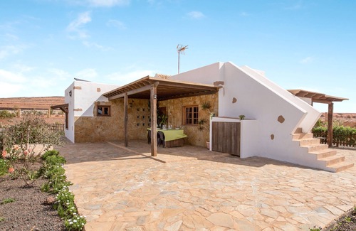 La Ampuyenta Villa | Eco-friendly Rural Home "Laura" with Terrace, Mountain View & Wi-Fi
