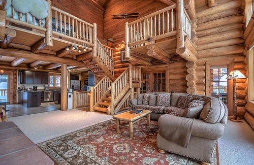 Wildernest House | Eco Friendly Luxury Log Vacation House 4 BR, 2 Master Suites, All Amenities