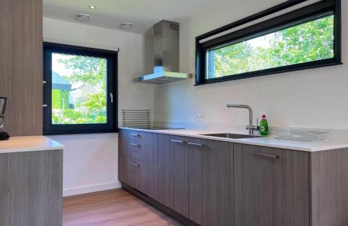 Dirkshorn House | Eco-friendly villa with terrace and garden