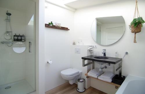 Spaarndammer en Zeeheldenbuurt House | Eco HouseBoat