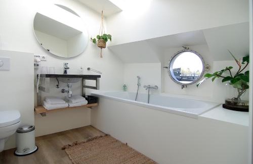 Spaarndammer en Zeeheldenbuurt House | Eco HouseBoat