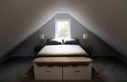 Leven House | Eco-Lodge with hottub sea view Charleton Estate