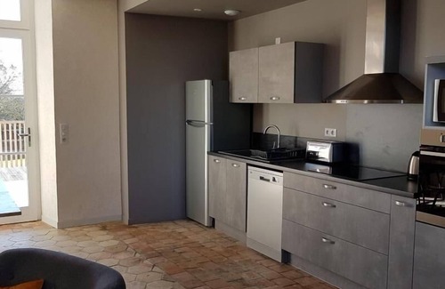 Linge Cottage | Eco-renovated rectory with terrace and pond view, near Brenne Regional Natural Park