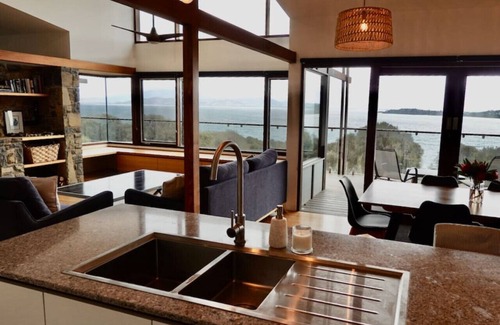 Primrose Sands House | Eco Waterfront Seclusion - Carlton Bluff House