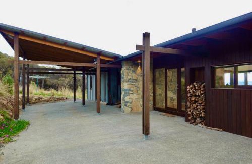 Primrose Sands Villa | Eco Waterfront Seclusion - Carlton Bluff House