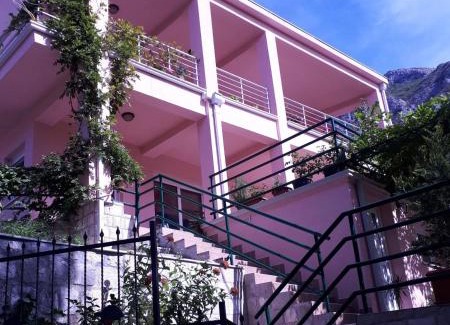 Risan Apartment | EcoHouse Risan Studio
