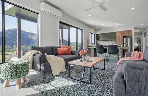 Barrengarry Villa | EcoLuxe Villa on 146 acres in Kangaroo Valley - breathtaking views,wild swimming