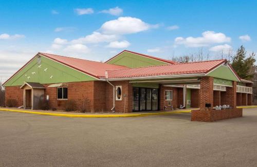 Cadillac Cabin | Econo Lodge Cadillac by Choice
