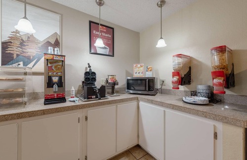 Cortez Hotel | Econo Lodge Cortez near Mesa Verde