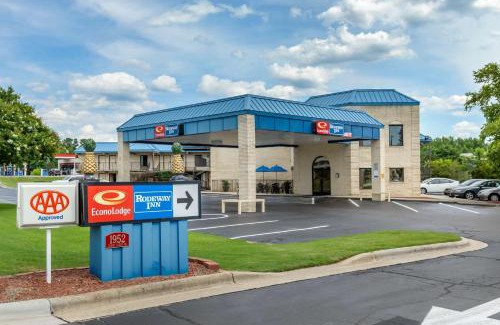 Cape Fear Cabin | Econo Lodge Fayetteville I-95