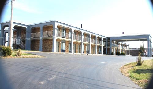 Franklin Cabin | Econo Lodge Franklin South