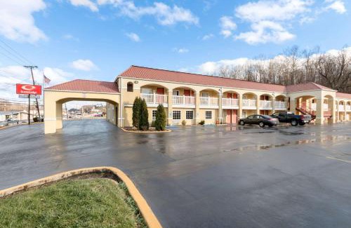 Huntington Cabin | Econo Lodge Huntington - Barboursville University Area