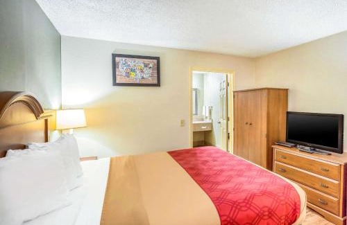 Huntington Cabin | Econo Lodge Huntington - Barboursville University Area
