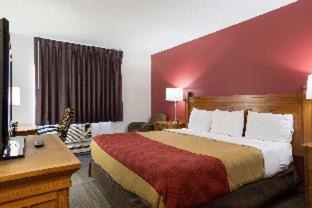 Escanaba Hotel | Econo Lodge Inn & Suites Escanaba North