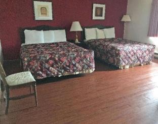 Escanaba Hotel | Econo Lodge Inn & Suites Escanaba North