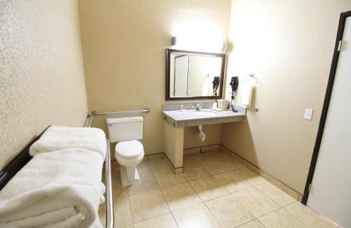 Fallbrook Hotel | Econo Lodge Inn & Suites Fallbrook Downtown