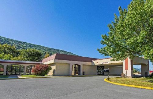 Norton Hotel | Econo Lodge Inn & Suites