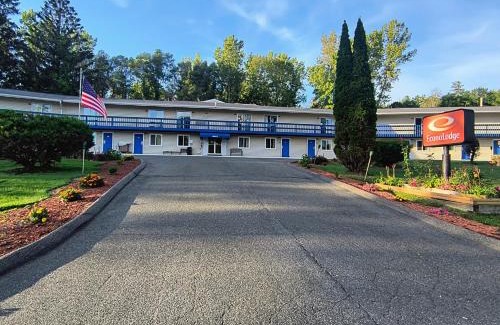 Lee Cabin | Econo Lodge Lee - Great Barrington