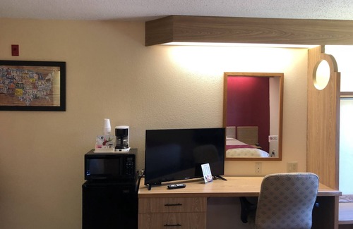 Pittsburg Hotel | Econo Lodge London North