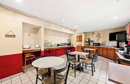 Pittsburg Hotel | Econo Lodge London North