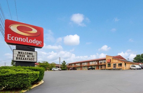 Marion Cabin | Econo Lodge Marion I-81