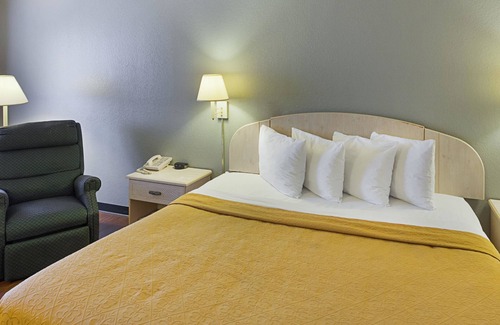 Harlandale Hotel | Econo Lodge San Antonio South