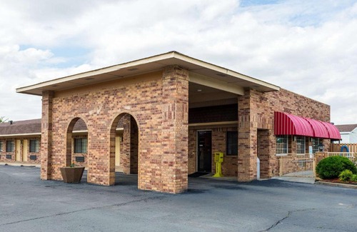 Brinkley Hotel | Econo Lodge & Suites Brinkley