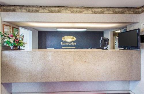 Troy Cabin | Econo Lodge Troy